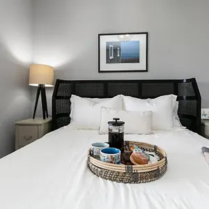 lovely-2-bedroom-suite-steps-from-the-beach.hotels-victoria.net/